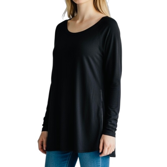 Lululemon Black Long Sleeve Top Thumb Holes Longer on the sides. - Picture 1 of 3